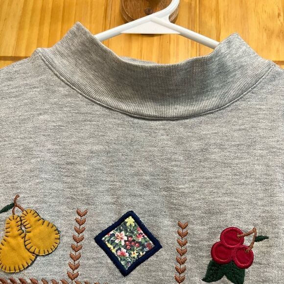 Vintage Bolo Spirit size M fruit embroidered sweatshirt - Picture 3 of 8